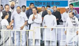  ?? SONU MEHTA/HT PHOTO ?? Leaders of opposition parties at a protest venue in New Delhi on Monday.