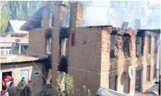  ?? — AFP ?? Smoke billows from a house after a gunfight with forces in Kulgam.