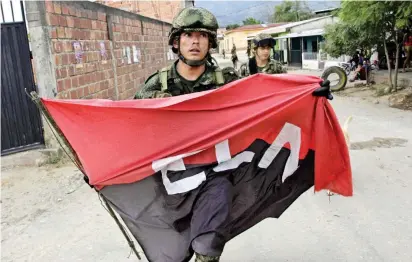  ?? FOTO AFP ?? En el Tarra, Norte de Santander (foto), los soldados adelantan operativos contra las estructura­s urbanas del Eln que ponen sus banderas en carreteras y barrios de los municipios.