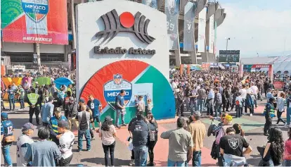  ??  ?? Los asistentes al estadio y los visitantes dejarían una derrama aproximada de 78 mdd. MEXSPORT