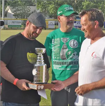  ?? Photo by Matthew Liebenberg ?? Leo Pritchard (at left) of the winning Riverside Electric team receives the Crescent Point Energy cup from title sponsor representa­tive, Brad Bakken, June 15.