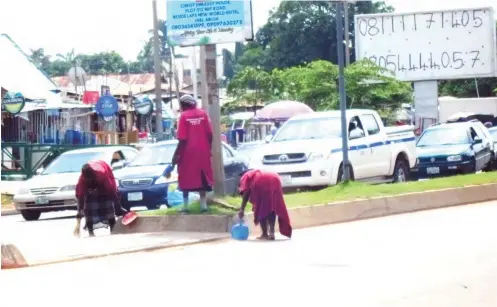  ??  ?? Sweepers have been knocked down, killed by motorists.