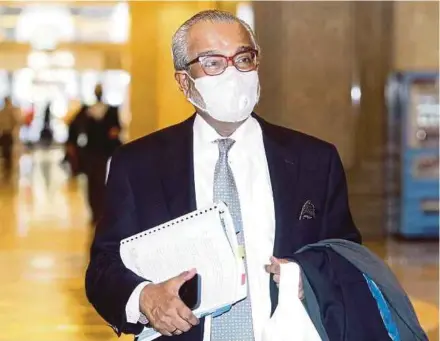  ?? PIC BY MOHD FADLI HAMZAH ?? Former prime minister Datuk Seri Najib Razak’s lawyer, Tan Sri Muhammad Shafee Abdullah, arriving at the Court of Appeal in Putrajaya yesterday.