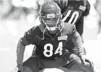  ?? JOHN J. KIM/CHICAGO TRIBUNE ?? Chicago Bears wide receiver Marquise Goodwin warms up with teammates during minicamp at Halas Hall on Wednesday in Lake Forest.