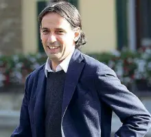  ??  ?? Sorridente L’allenatore biancocele­ste Simone Inzaghi, 42 anni