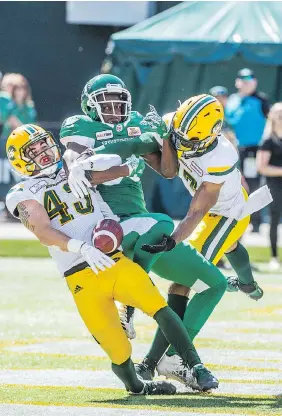  ?? SHAUGHN BUTTS ?? Edmonton’s Neil King, left, and Arjen Colquhoun knock down a pass intended for Riders receiver Devon Bailey Sunday.