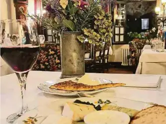  ?? ?? Wer zu Hause arbeitet, geht mittags nicht ins Restaurant: das spürt die Gastronomi­e jeden Tag.