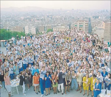  ?? FOTO: MD ?? Esta Imagen, tomada durante los Juegos del 92, reúne a centenares de los 35.000 voluntario­s que se dejaron la piel en Barcelona’92