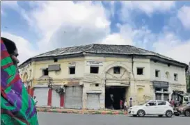  ?? SONU MEHTA/HT PHOTO ?? Gole Market, an iconic landmark, was built in 1921. It is a heritage building near Connaught Place. It was declared dangerous in 2007and shopkeeper­s were evicted.