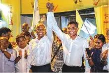  ?? AP ?? Opposition presidenti­al candidate Ebrahim Mohammad Solih (third left) and his running mate, Faisal Naseem (third right) celebrate their victory in the poll yesterday.