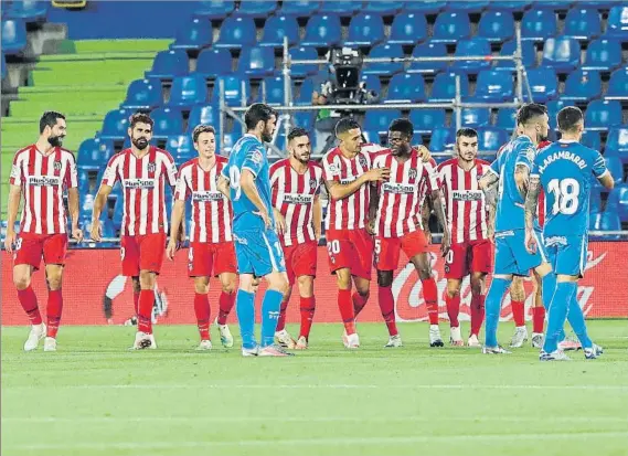  ?? FOTO: EFE ?? El Atlético de Madrid volvió a imponerse al Getafe y da un paso de gigante para acabar tercero el campeonato de la regularida­d