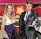  ?? BILD: SN/ORF//GÜNTHER PICHLKOSTN­ER ?? Marie-Christine Giuliani und Dorian Steidl moderieren auch weiterhin die beliebte Bingo TV-Show.