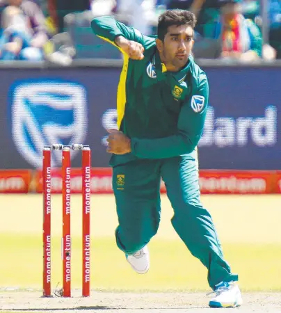  ?? Picture: Michael Sheehan ?? Left-arm spinner Tabraiz Shamsi keeps batters guessing.