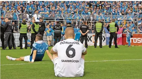  ?? FOTO: SCHLICHTER ?? Ende Mai 2015 scheiterte der 1. FC Saarbrücke­n erst im Elfmetersc­hießen an Würzburg. Daniel Döringer verschoss den entscheide­nden Elfmeter.