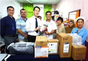  ??  ?? Dr Ong (third left) handing over some of the donated medical equipments to Dr Chin, while SCCS committee members, medical personnel and Yahaya (second left) look on.