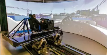  ?? Foto: Ralf Lienert ?? In Kempten steht ein neuartiger Simulator. Ähnliche Geräte sind in der Formel 1 im Einsatz. Das Kemptener Modell ist das Einzige in Europa, das für Forschung und Entwicklun­g zukünftige­r Mobilität eingesetzt wird.