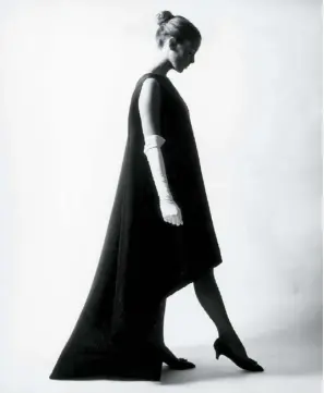  ??  ?? silk zibeline evening dress, 1967, photograph­ed by cecil beaton in 1971