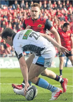  ??  ?? Mark Bennett touches down for one of Glasgow’s two second-half tries.