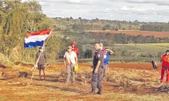  ??  ?? Dentro de la finca de Vilmar Eisen, en Itapúa, se registró un tiroteo en la tarde del sábado último.