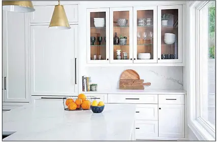  ?? Karin Bennett Designs ?? A kitchen designed by Karin Bennett clears away all the clutter.