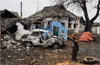  ?? Andriy Andriyenko/Associated Press ?? A Soviet-era Ukrainian car and apartment building are destroyed by Russian shelling in Pokrovsk, Donetsk region, Ukraine.