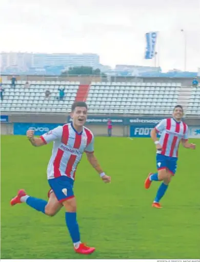  ?? REPORTAJE GRÁFICO: NACHO MARÍN ?? El algecireño Juan Serrano celebra el 1-0 del Algeciras ante el Cádiz B.