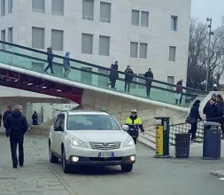  ??  ?? Confuso Il mestrino ha detto ai vigili che stava cercando parcheggio