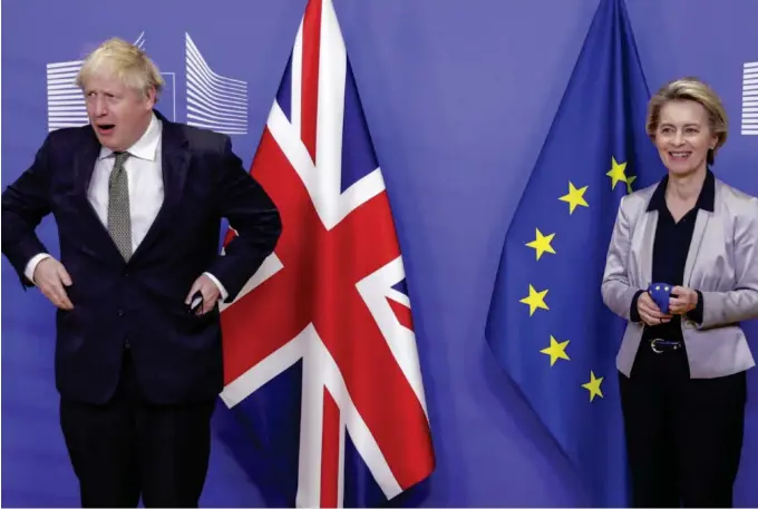  ?? FOTO: OLIVIER HOSLET/AP/NTB ?? Ursula von der Leyen og Boris Johnson har avtalt at elbiler med batterier produsert utenfor EU og Storbritan­nia skal få 10 prosent toll på disse markedene. Det vil vaere et stort handikap for norske batteripro­dusenter.