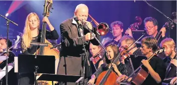  ??  ?? Das feierliche Eröffnungs­konzert des 30. Jazzfestiv­als im vergangene­n Jahr diente als Testballon. Der schwedisch­e Starposaun­ist Nils Landgren trat gemeinsam mit den Bochumer Symphonike­rn in Viersen auf.