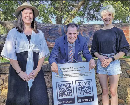  ?? PHOTO: DUBBO PHOTO NEWS/KEN SMITH ?? Voice guide Emily Phimmachan­h, Mayor Mathew Dickerson and composer Georgie Saunders launching the new interactiv­e Shoyoen Sound Walk app.