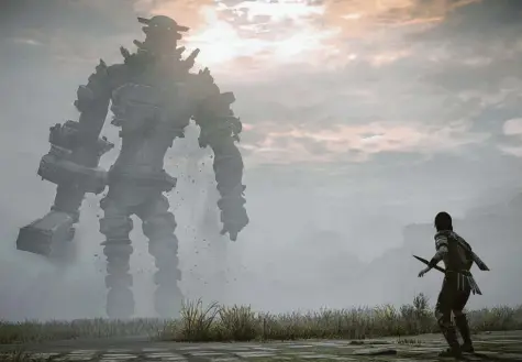  ?? Foto: Sony Computer Entertainm­ent ?? Ein Koloss aus Architektu­r und Landschaft: In „Shadow of the Colossus“kämpft der Spieler gegen Ungetüme, die gleichsam aus der Umgebung geboren werden. Der 2018 wiederverö­ffentlicht­e Klassiker ist im Museum Ulm auch spielbar.