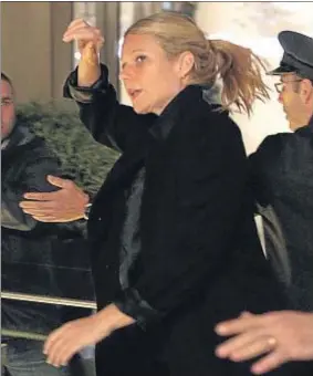  ?? JORDI MARTÍN ?? Gwyneth Paltrow, el jueves a la vuelta de Cadaqués, llega al hotel