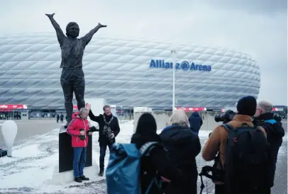  ?? KEYSTONE ?? La statua dedicata a ‘Der Bomber’ fuori dall’Allianz Arena di Monaco diBaviera