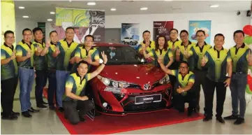  ??  ?? Branch manager of Boulevard Motor Sdn Bhd King Sze Yeon (third right) and his team of sales advisors stand beside the all-new Toyota Yaris.