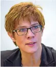  ??  ?? Saar-Ministerpr­äsidentin Annegret Kramp-Karrenbaue­r (CDU) fordert Nachbesser­ungen für das Land.