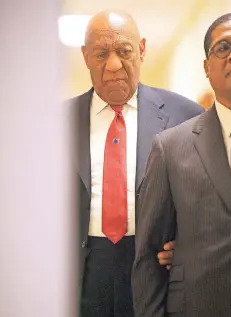  ?? FOTO: REUTERS ?? Der 80-Jährige, der in den 80er Jahren mit der Serie „Bill Cosby Show“weltberühm­t wurde, auf einem Gerichtsfl­ur.