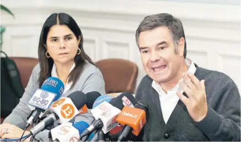  ?? FOTO: ATON ?? ►► El senador Manuel José Ossandón y Ximena Ossandón.