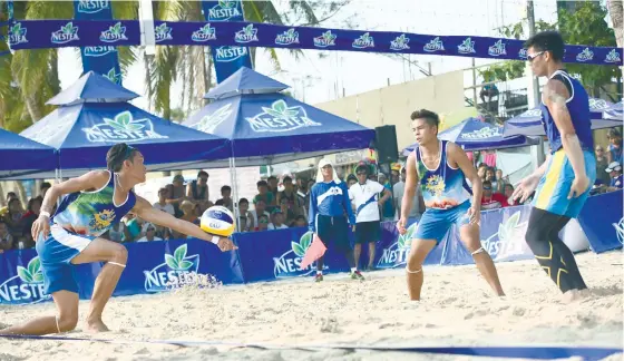  ?? (SUN.STAR FILE) ?? UNDEFEATED STILL. Kent Jay Verbosidad and Alastair Gairano keep a steady grip of the top of the standing of the Cesafi men’s beach volleyball competitio­n after picking up their fourth straight win yesterday.