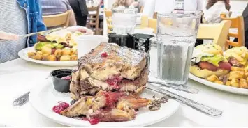  ?? PATRICK CONNOLLY/ORLANDO SENTINEL ?? Breakfast at Briarpatch Restaurant in Winter Park involves raspberry and brie French toast and California benedicts.