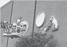  ?? JOEY GARRISON, THE TENNESSEAN ?? The iconic RCA sign of Studio A will illuminate at night.