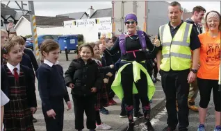  ??  ?? Pupils from Kilrane NS come out to cheer Mary on as she passed the school on Monday morning as she made her way to Rosslare Lifeboat Station.