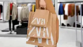  ?? PHOTO: ARCHIVES ?? A woman carries a bag from Spanish multinatio­nal retail clothing chain Zara.