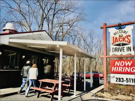  ?? MICHAEL GWIZDALA — MEDIANEWS GROUP ?? Patrons line up for lunch on the 82nd annual opening day of Jack’s Drive In in Wynantskil­l.