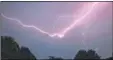  ?? Picture: Tina Hollands ?? Lightning storm over South Willesboro­ugh