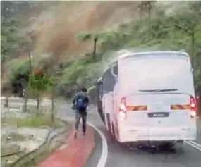  ??  ?? The landslide in Jalan Genting-Amber Court in Genting Highlands was recorded on a mobile phone by a bus passenger on Tuesday.