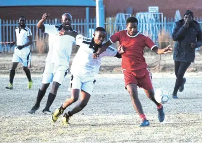  ?? Picture: LUVUYO MJEKULA ?? TOUGH MATCH: KwaZakhele’s Nzame FC, in red, in action against Gwava Stars during a taverns soccer tournament at the Thobi Kula Indoor Sports Centre field on Sunday. Nzame beat Gwava 1-0 and pocketed the R2,500 first prize, with Gwava walking away with R1,500 as runners up