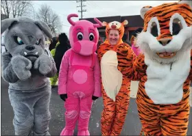  ?? ?? Autumn Pettigrew, Aamari Williams, Rita Vandenboss­che, and Alicia Crampton were able to stay warm during Saturday’s Mount Clemens Santa Parade.