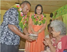  ?? Photo: Waisea Nasokia ?? Minister for Agricultur­e Inia Seruiratu (left), and Minister for Health and Medical Services Rosy Akbar, with 84-year-old Torika Galo, at Vatukarasa yesterday.