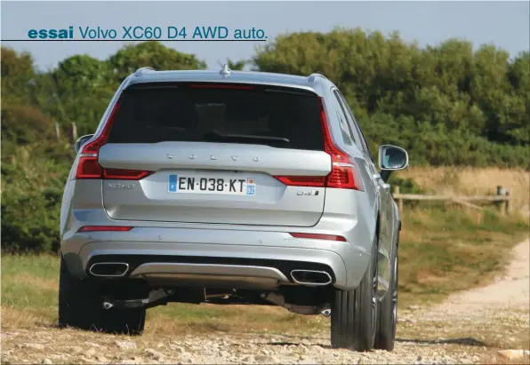  ??  ?? Pour se frotter aux difficulté­s, la garde au sol de ce Volvo culmine à 256 mm. De quoi voir venir !