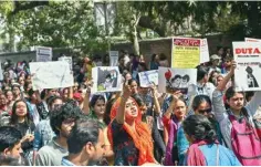  ?? PIC/PTI ?? Members of DUTA, FEDCUTA and other organisati­ons during a ‘People’s March’ to protest against privatisat­ion of universiti­es